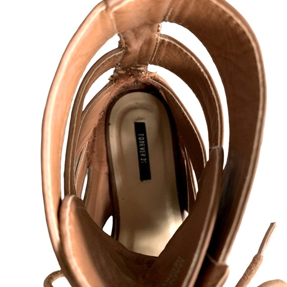 SOLD !!FOREVER 21 BOOTIE - LACE UP- SIZE 9 - Picture 9 of 9